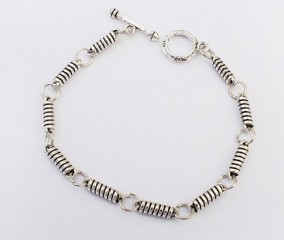 Spring-shaped bracelet